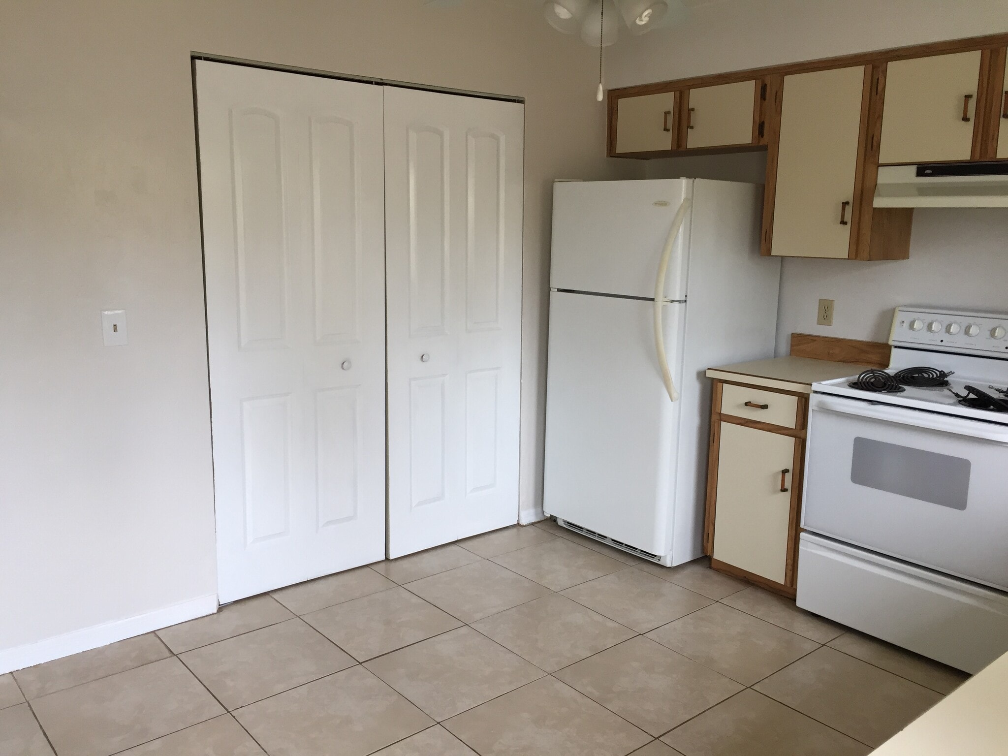 Building Photo - 415 Fox Pl