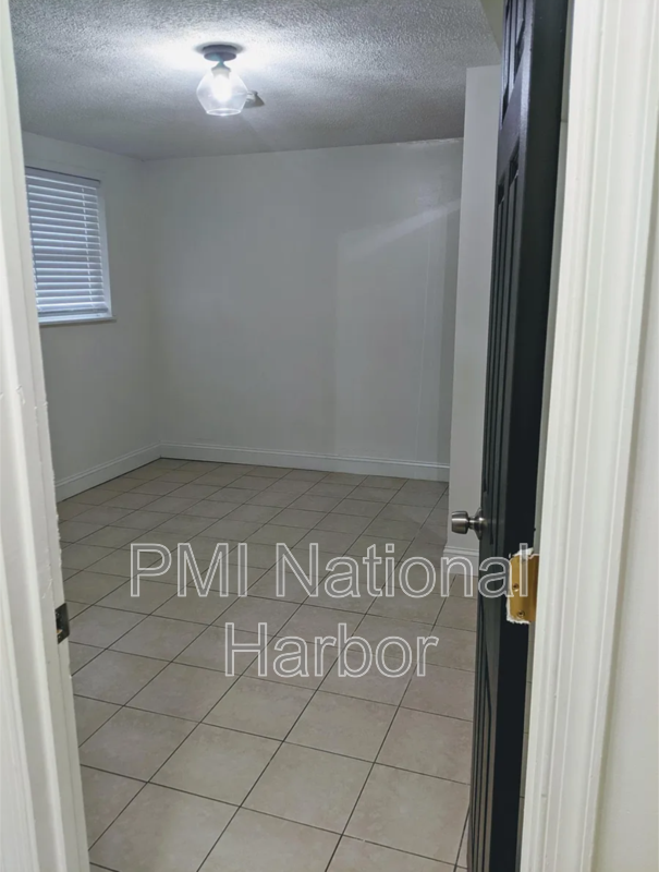 Building Photo - 702 Leeward Ct