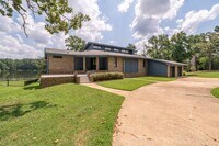 Building Photo - 830 Forest Lake W