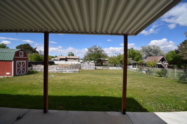 Building Photo - Updated 5 Bed West Valley Gem with Great Layout & Outdoor Living Space!!