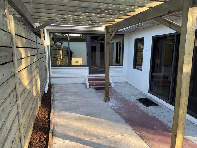 Building Photo - 253 Mateo Way NE