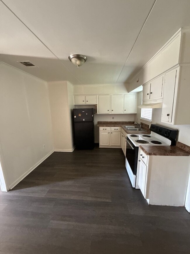 Building Photo - 3br 1bath bossier home great location! Fen...
