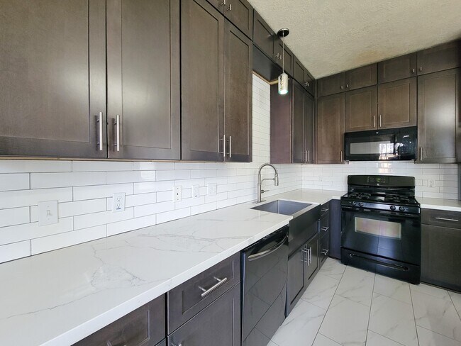 Building Photo - 714 Yawl Ct