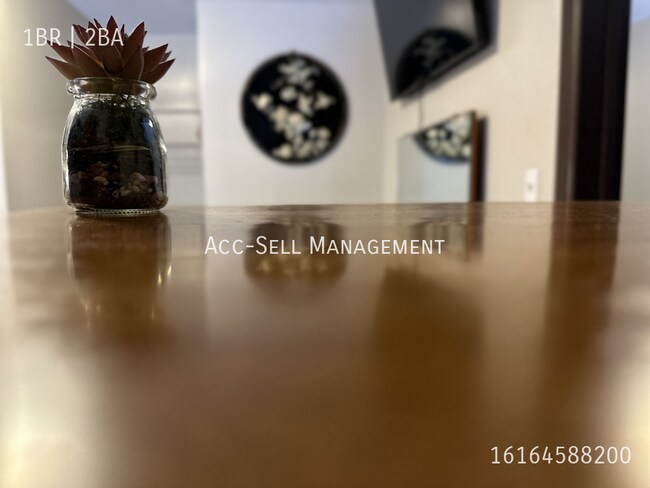 Building Photo - 643 Thomas St SE