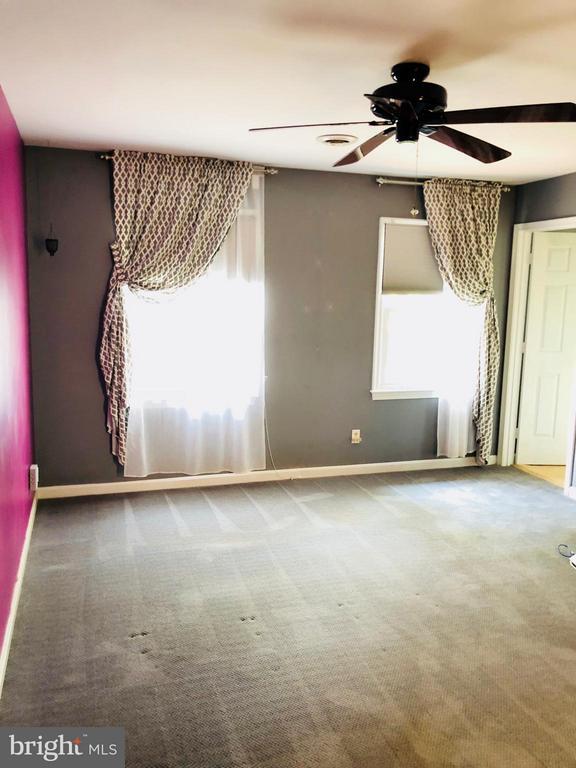 Building Photo - 2021 State Room Dr