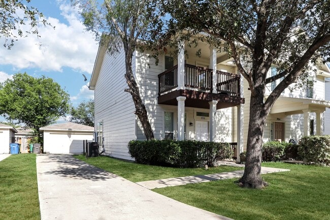 Building Photo - 10302 Lateleaf Oak