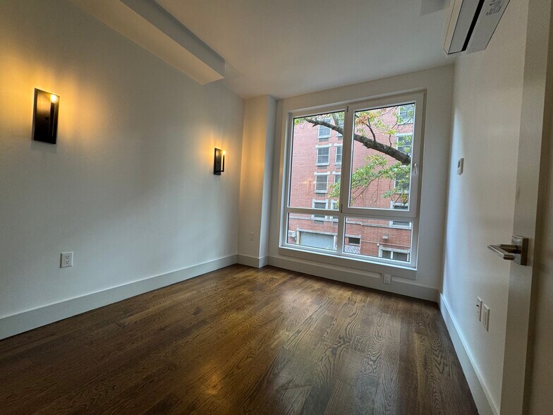 Building Photo - 150 Lenox Rd