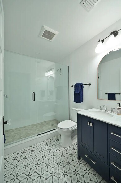 Building Photo - 2408 Hillview St