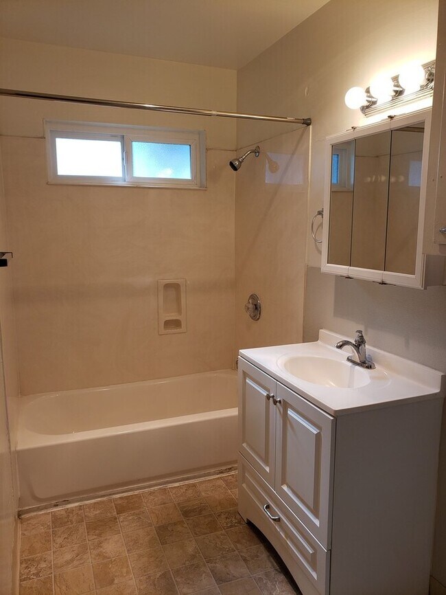 Building Photo - Charming 2bdr Duplex in La Mesa Cul-de-Sac