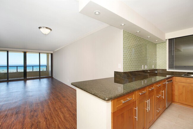Building Photo - Comfortable Living in the Heart of Honolul...
