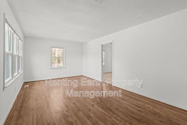 Building Photo - 1333 5th Pl NW