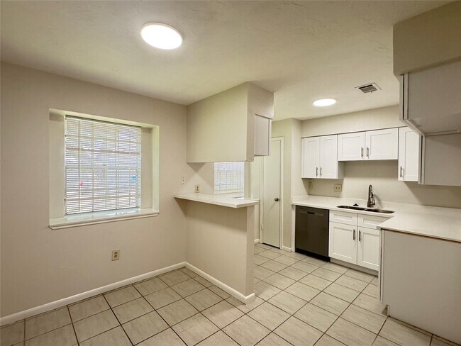 Building Photo - 10942 Beacave Bend Ct
