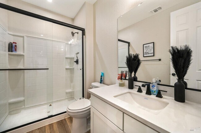 Building Photo - 1245 Pacific Pl