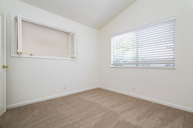Building Photo - Stunning 2 Story, 3-Bed Home in Folsom’s Desirable Gated Community!