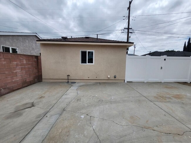 Building Photo - Modern Studio ADU in Norwalk – Newly Renovated!