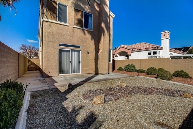 Building Photo - Beautiful 3 Bedroom, 2 Story Home in the Heart of Summerlin!
