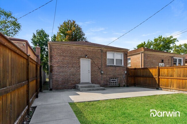 Building Photo - 3008 W 107th St