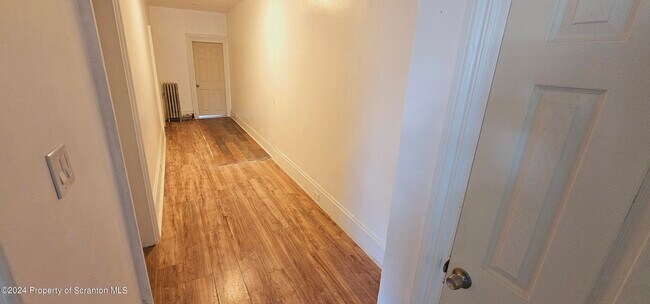 Building Photo - 1319 Washburn St