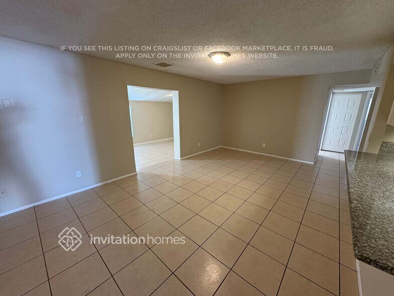 Building Photo - 4815 W Gardenia Ave