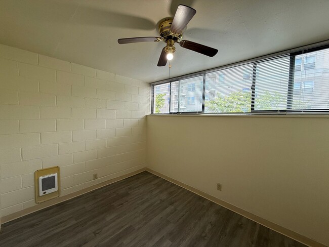 Building Photo - 430 E Howell St