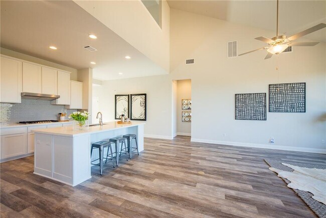 Building Photo - 1329 Deering Creek Dr
