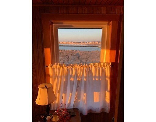 Building Photo - 10 Cove St