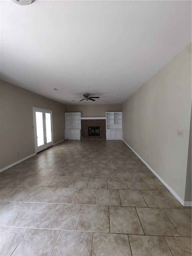 Building Photo - 2989 Setter St