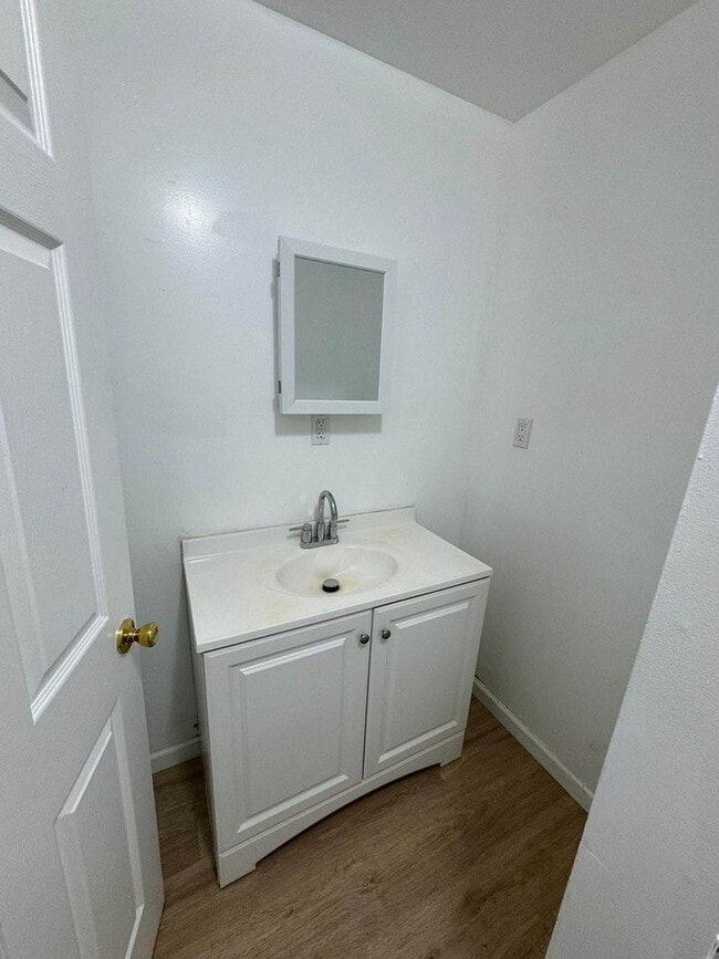 Building Photo - 1252 S 6th Ave