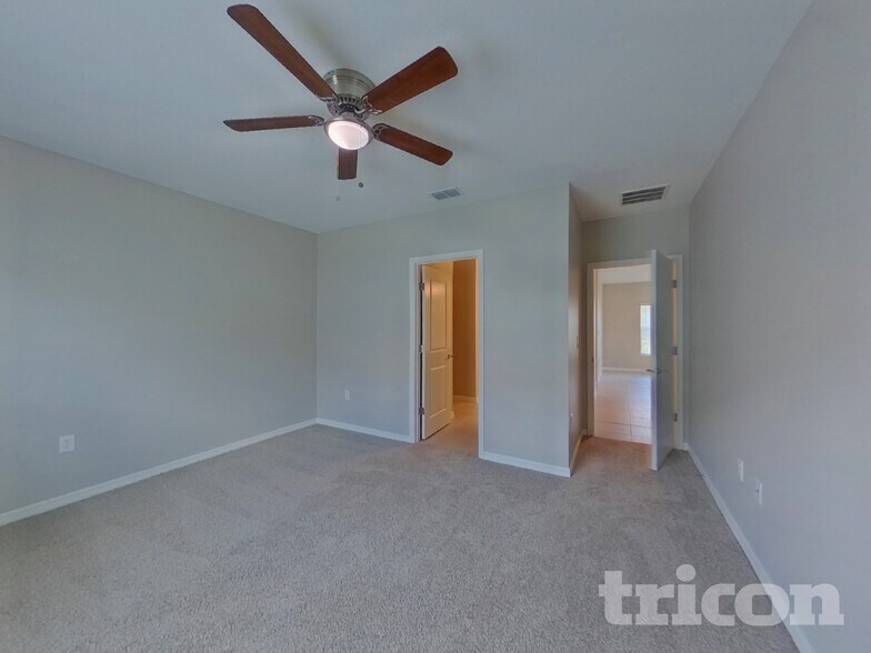 Building Photo - 226 Amber Way
