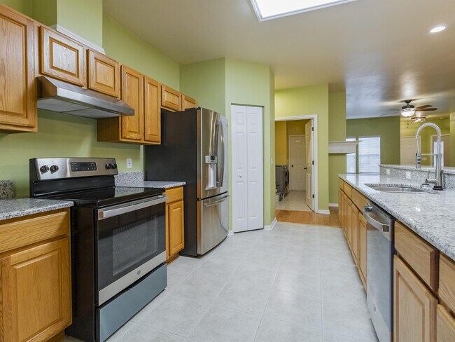Building Photo - 8436 SW 77th Ave