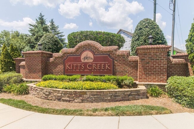 Building Photo - Lovely & Spacious 3 Bedroom, 2.5 Bathroom ...