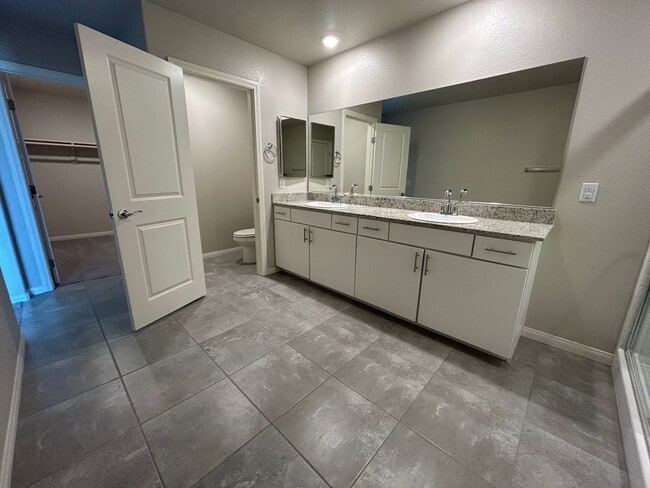 Building Photo - Gorgeous two-story home with 5 bedrooms and 3 bathrooms in a gated community