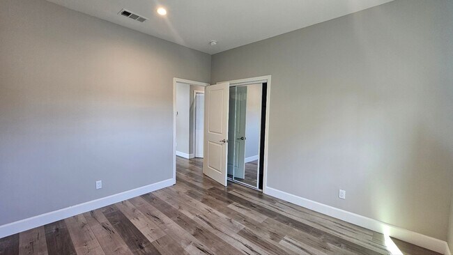 Building Photo - 1536 E