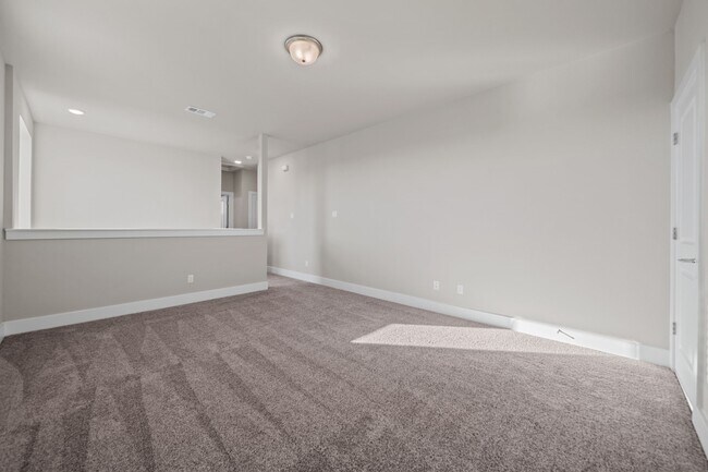 Building Photo - 217 Pinnacle Ln