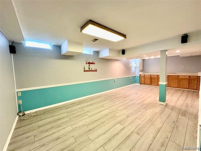 Building Photo - 24397 Venice Dr