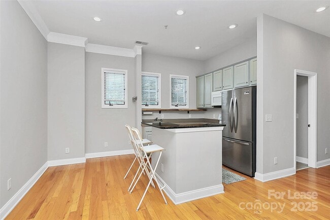 Building Photo - 793 Garden District Dr