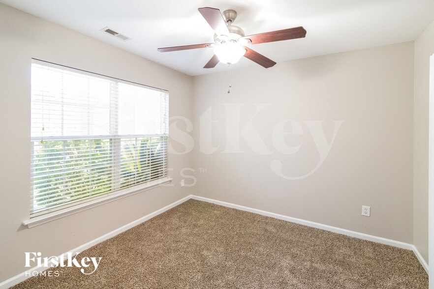 Building Photo - 3388 Middlesboro Ave