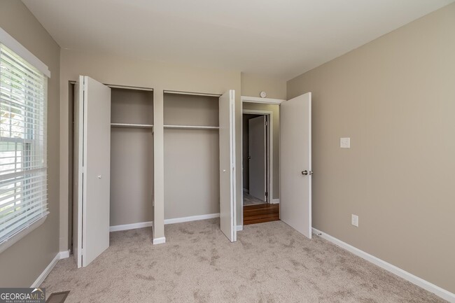 Building Photo - 6394 Waikiki Way