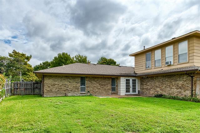 Building Photo - 2621 Pinehurst Dr