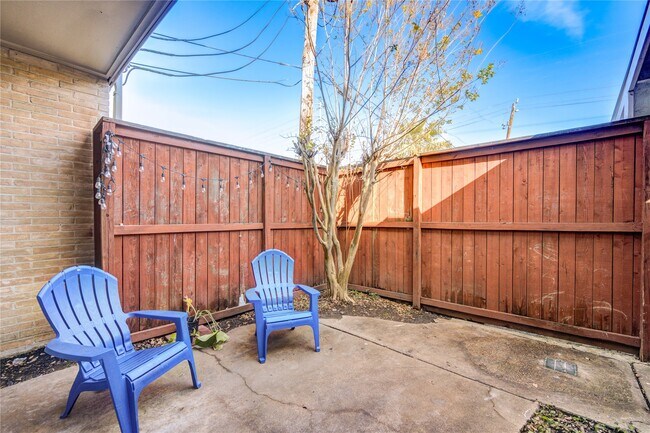 Building Photo - 940 Wycliffe Dr