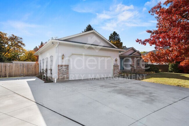 Building Photo - Beautiful 4-Bedroom Home In The South Hill With Solar Panels - Save On Utilities