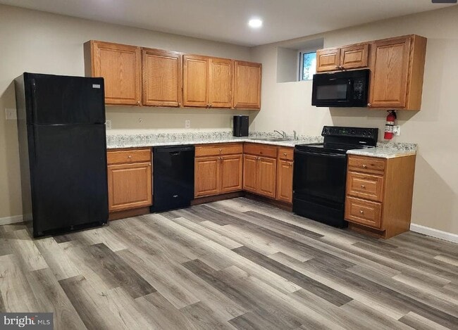 Building Photo - 558 Lincoln Hwy E