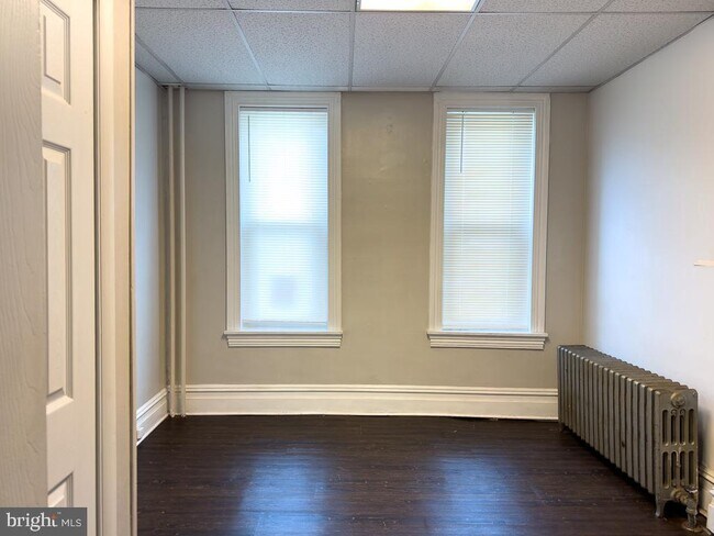 Building Photo - 658 Walnut St