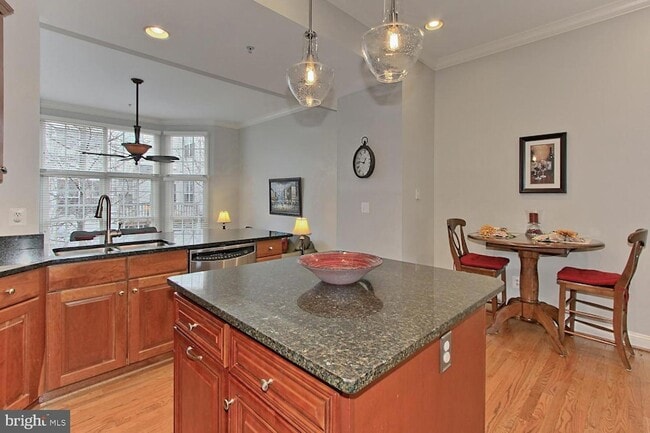 Building Photo - 5238 Bessley Pl