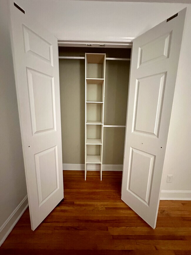 Building Photo - 5221 Greenbrook Dr