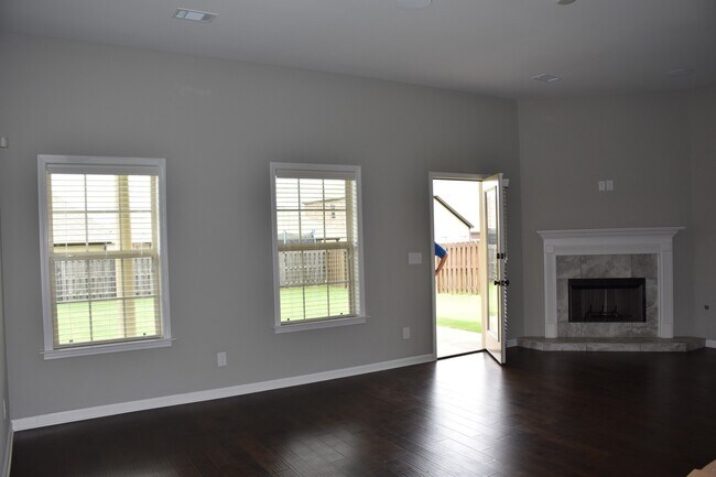 Building Photo - Deer Creek