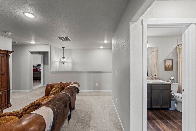 Building Photo - 5204 Roundhouse Dr
