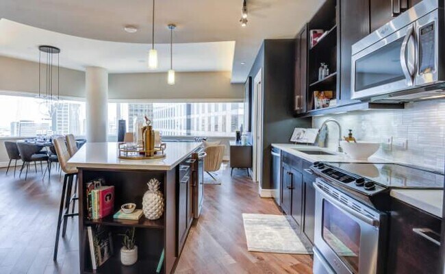 Building Photo - 3 bedroom in Dallas TX 75201