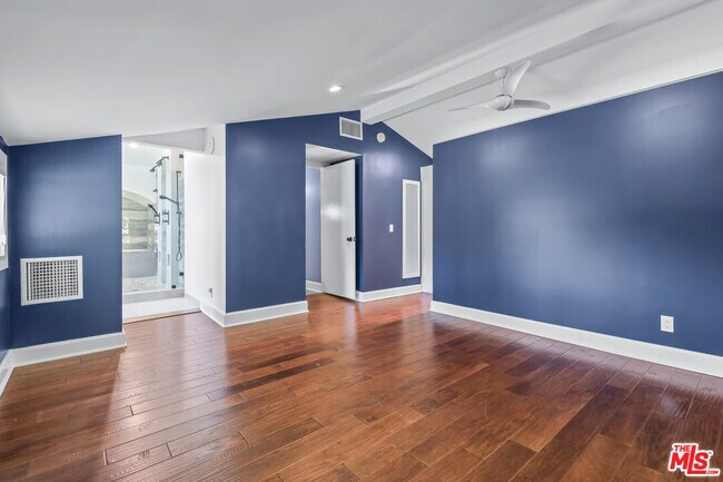 Building Photo - 4744 Haskell Ave