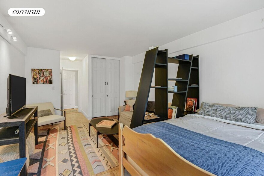 Building Photo - 345 E 56th St